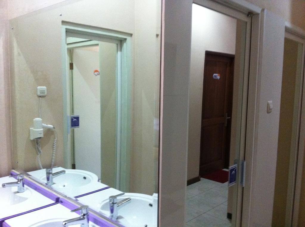 Cabin Hotel Sutomo Yogyakarta Eksteriør billede