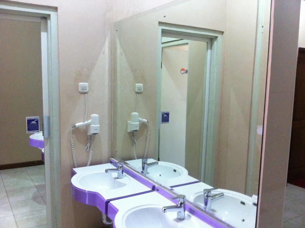 Cabin Hotel Sutomo Yogyakarta Eksteriør billede